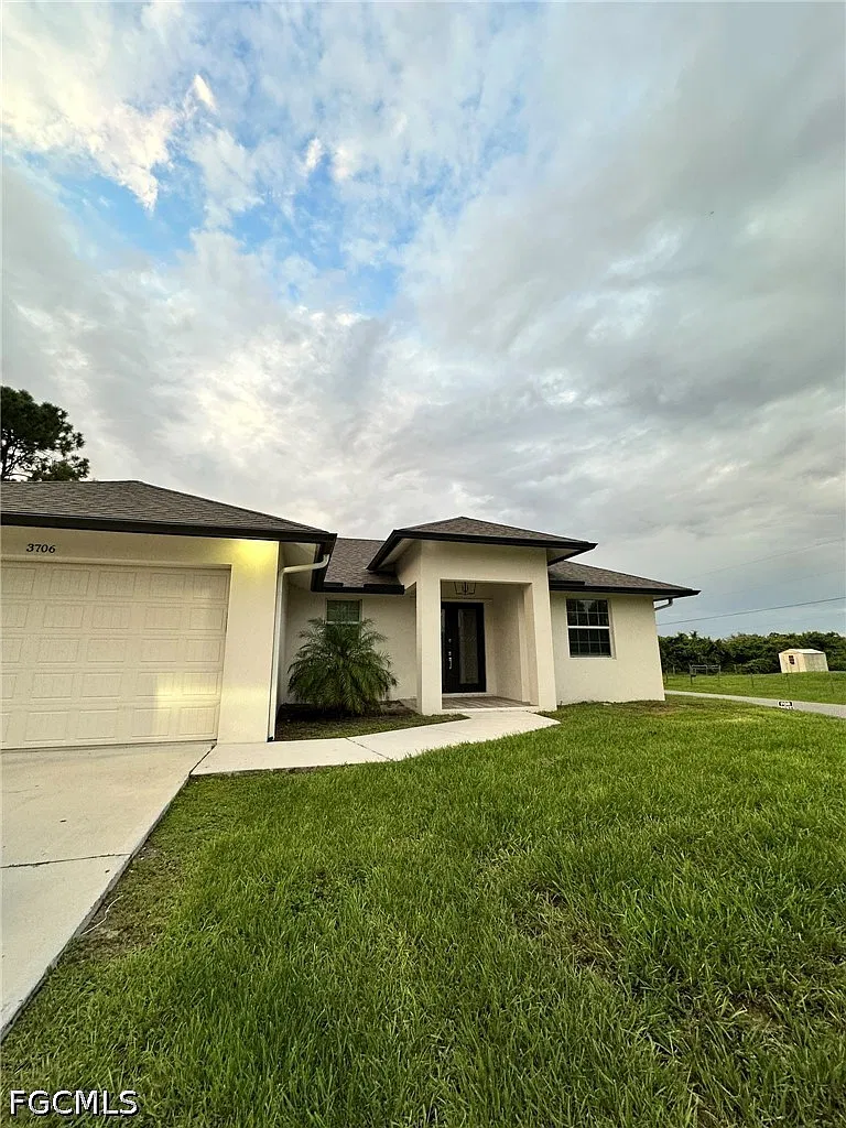 3 bed, 2.0 bath, 1750 sqft, $1,995 — Photo 1