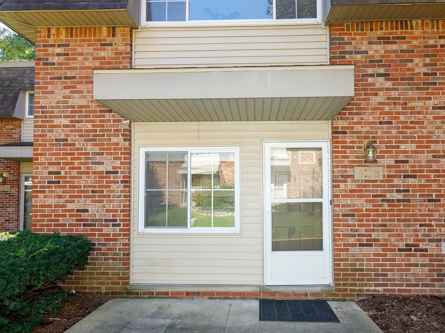 2 bed, 800 sqft, $2,200 — Photo 2