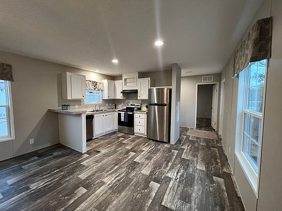 3rd image of 619 Pelican Pl