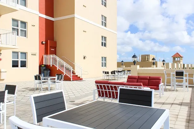 Versailles Party Deck