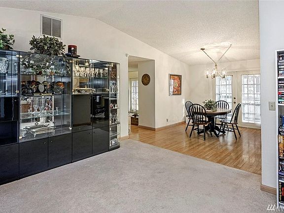 5th image of 7348 Lazy South Ln NE