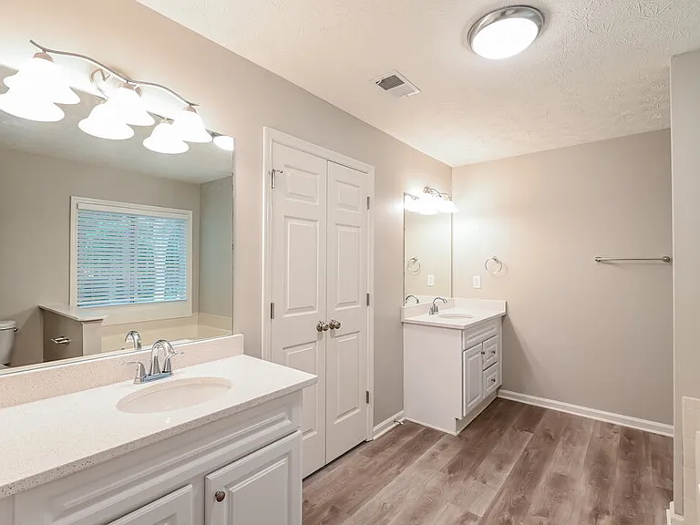 1910 Meadowchase Ct — Photo 15
