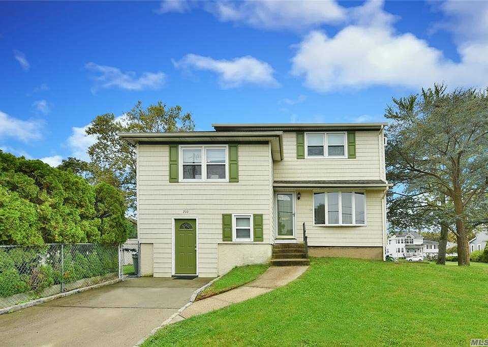 1st image of 200 Violet St