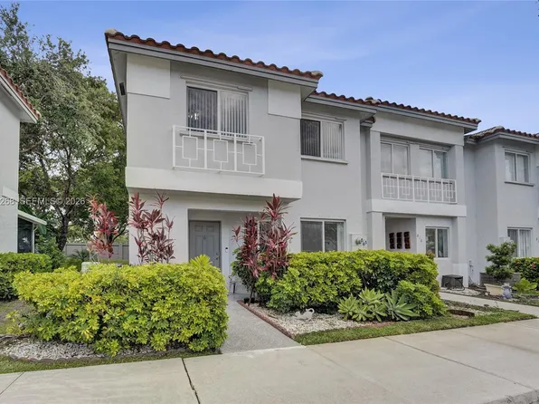 806 NW 208th Way, Pembroke Pines, FL 33029