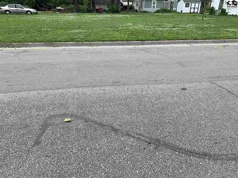 2nd image of 325 N Edwards Ave