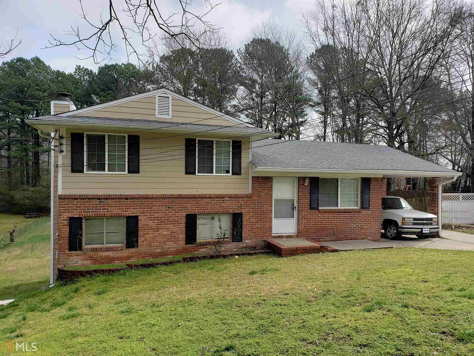6676 Imperial Dr photo 1