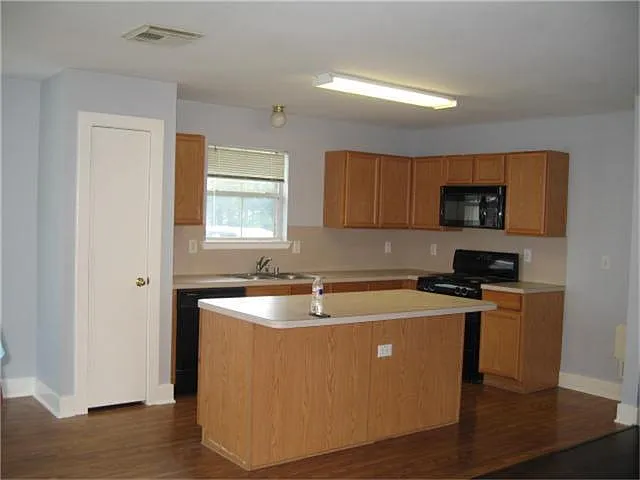 3 bed, 2.0 bath, 1412 sqft, $1,850 — Photo 4