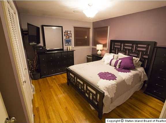4th image of 191 Dongan Hills Ave