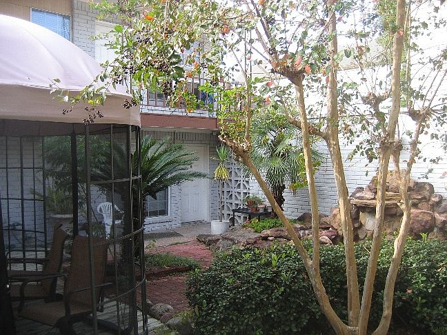 edge of courtyard - view of water wall