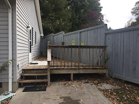 2nd image of 1025 Weaver Pike
