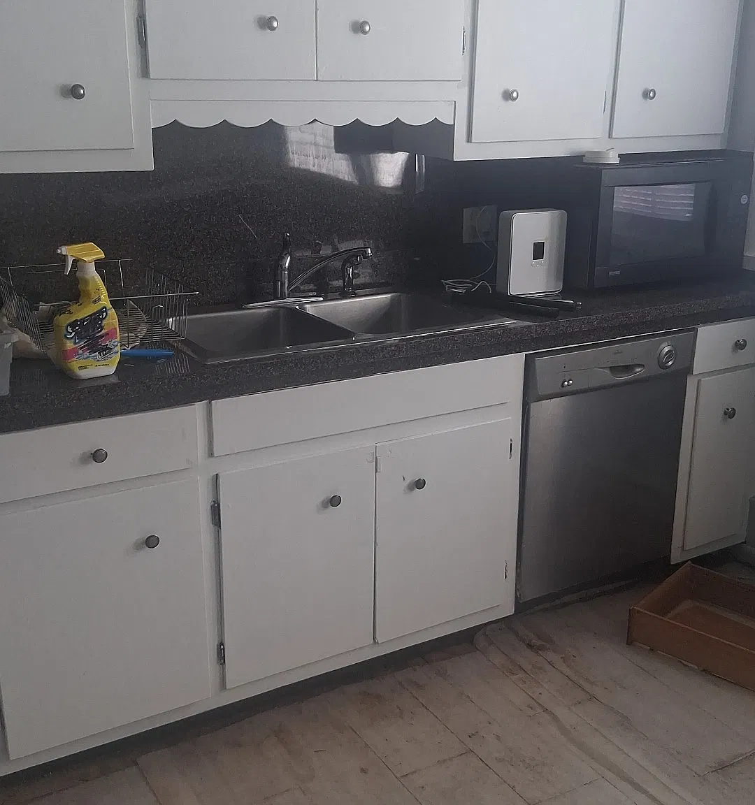 3 bed, $1,300 — Photo 2
