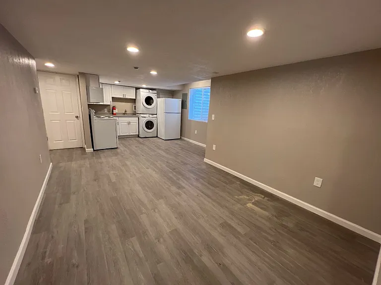 4524 Thompson Ct #B — Photo 3