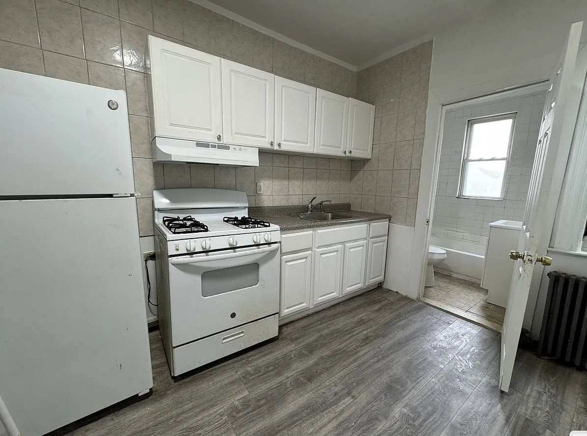 2 bed, 800 sqft, $2,000 — Photo 1