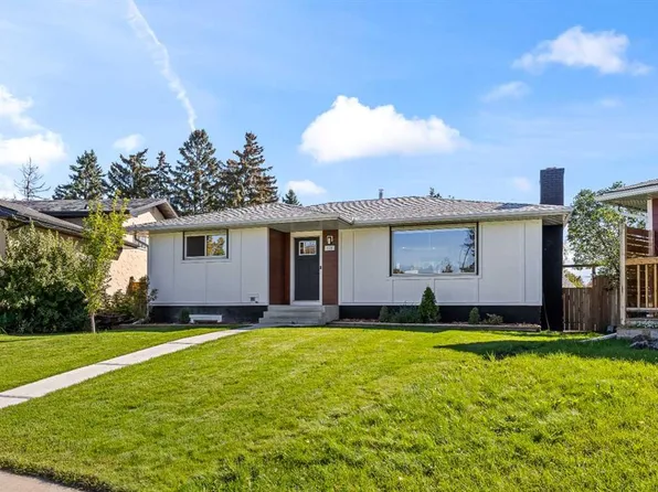 128 W Doverthorn Bay SE, Calgary, AB T2B 2G3