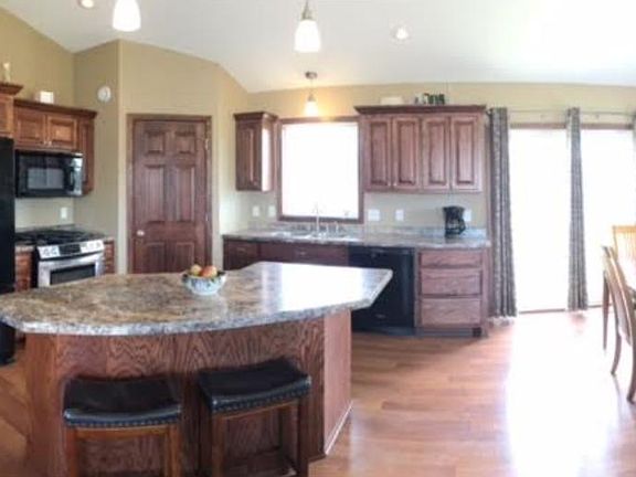 5th image of 1220 Parkview Ct