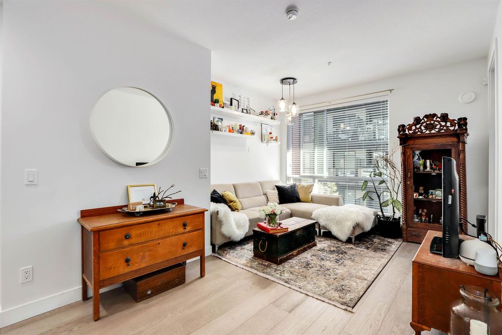 Apartment in North Vancouver City, Marine-Hamilton, Lower Lonsdale - View 3