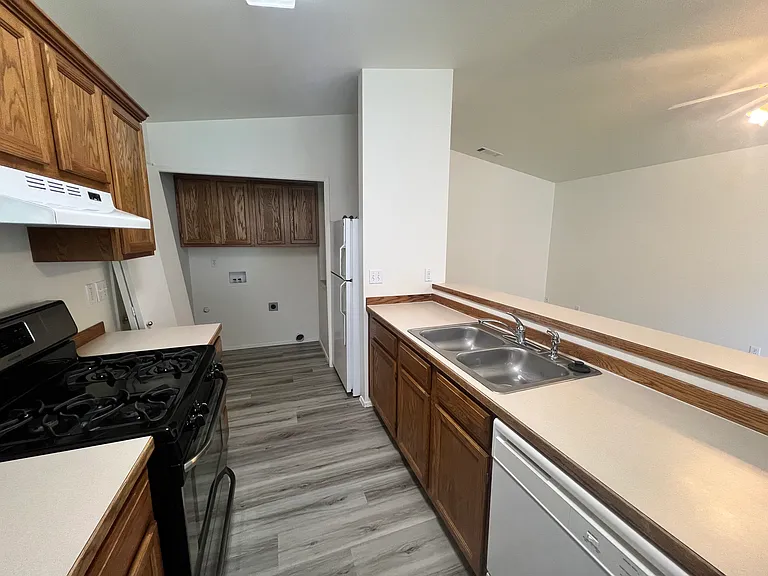 709 NE Savannah Dr #3 — Photo 10