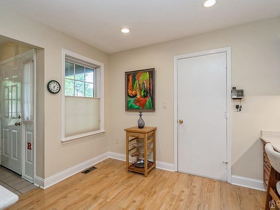4th image of 2 Bayberry Dr