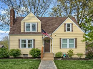 107 NE Douglas St, Lees Summit, MO 64063