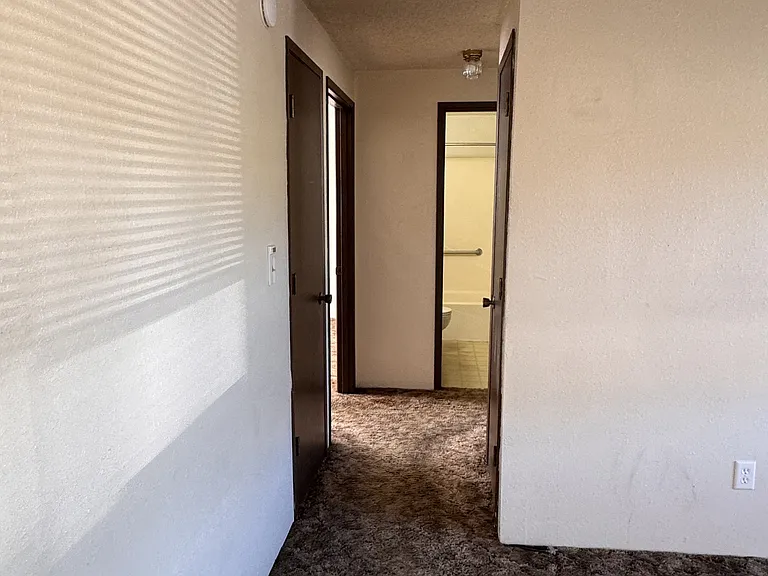 423 Hewitt Ave #16 — Photo 5
