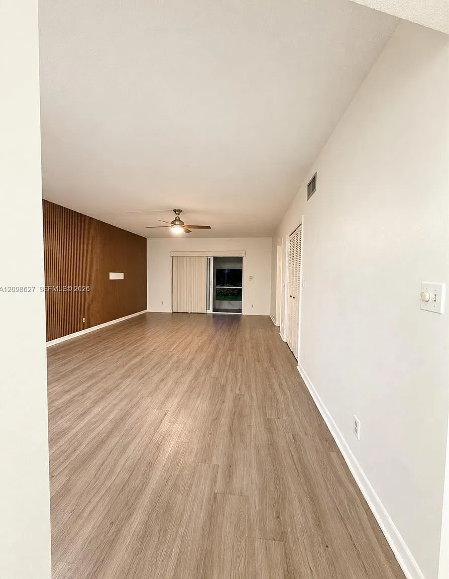 Crystal Greens Condo — Photo 4