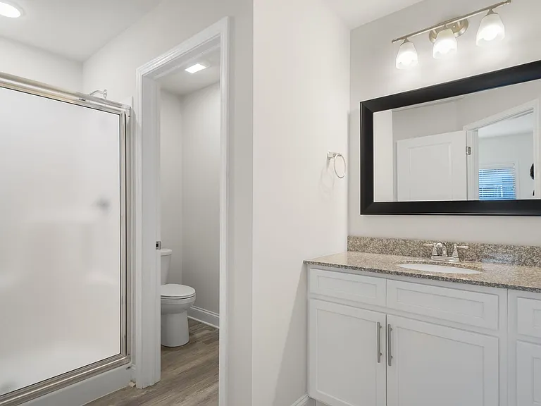 708 Creek Ln — Photo 23