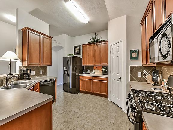 Another view of the kitchen.. There s plenty of room for more  than one chef.