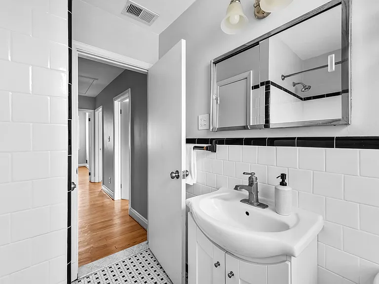7049 Heathfield Rd — Photo 22