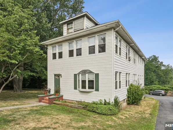 26 S Farview Ave, Paramus, NJ 07652