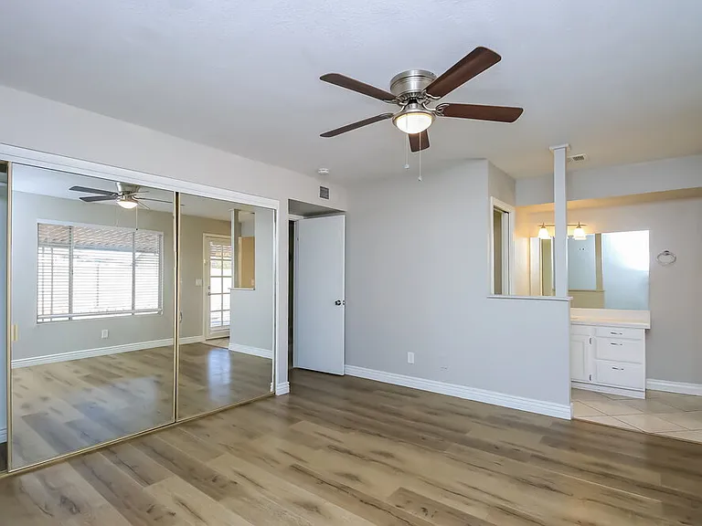 3060 E Emelita Ave — Photo 6