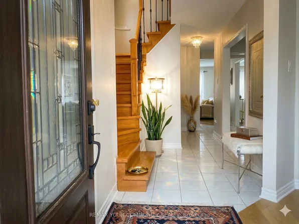 22 Elmpark Ct, Richmond Hill, ON L4C 9T8