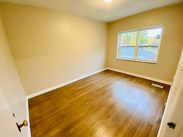 1525 Waltham Rd — Photo 7