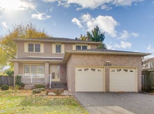 2436 Folkway Dr, Mississauga, ON L5L3N3