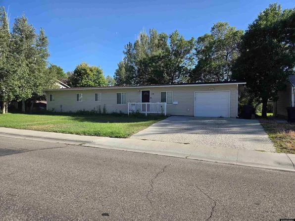 24 Valley Dr, Casper, WY 82604
