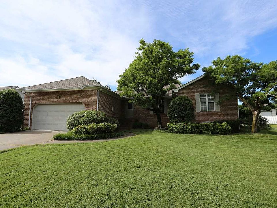 1st image of 2202 Brookhaven Dr
