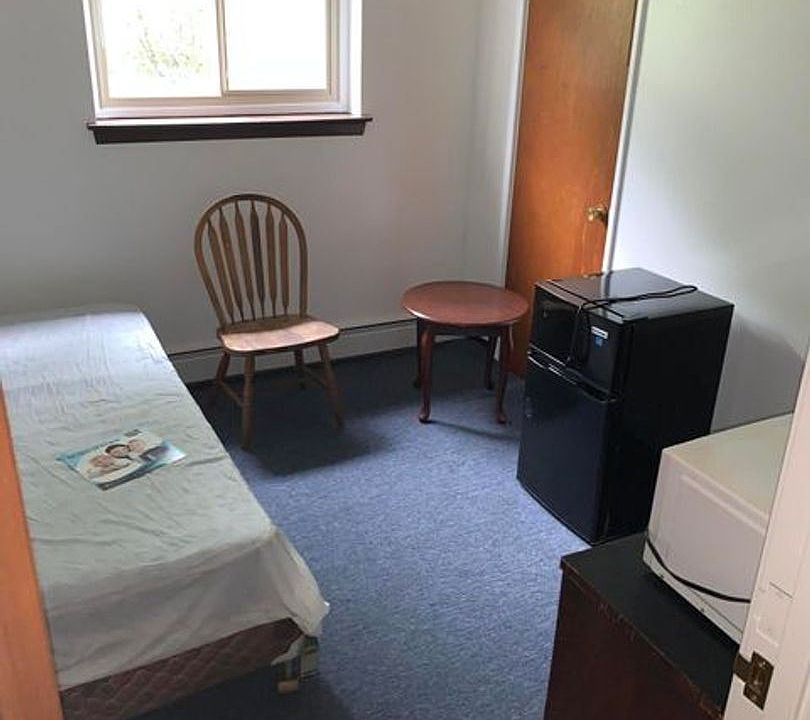 2nd image of 5252 S Packard Ave #4