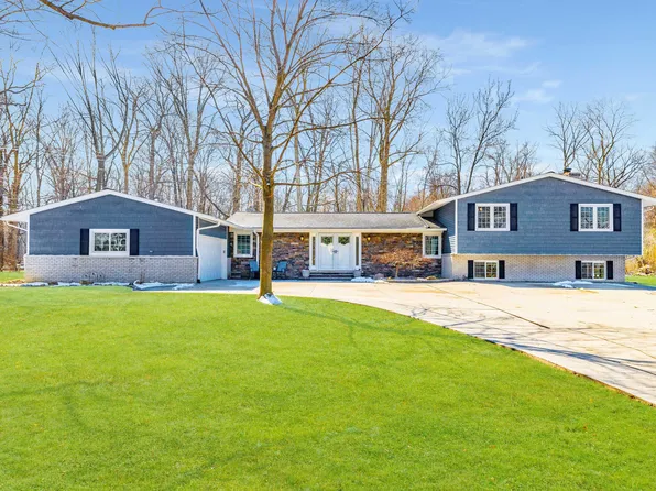 26056 Martin Ln, Grosse Ile, MI 48138