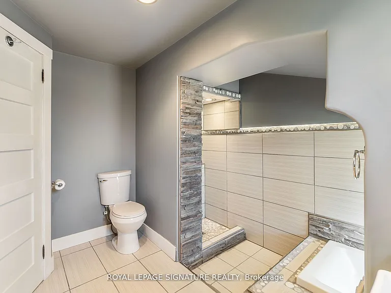 4 Patricia Ave #UPPER — Photo 30