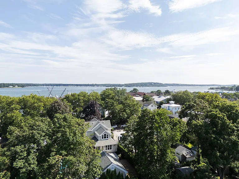 130 Bay Ave — Photo 1