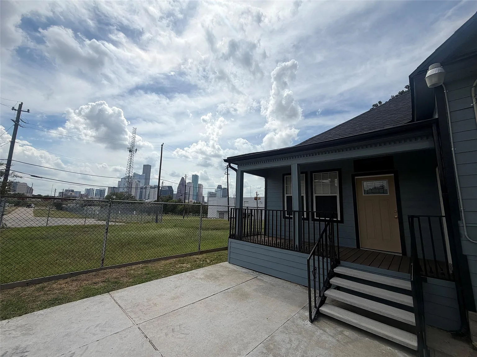 2 bed, 2.0 bath, 1274 sqft, $2,300 — Photo 2
