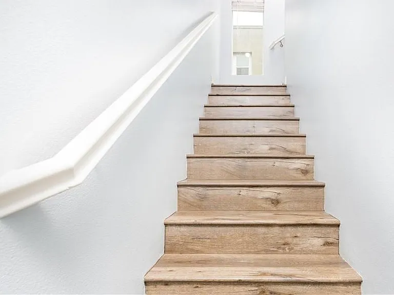 479 Marc Pl — Photo 4