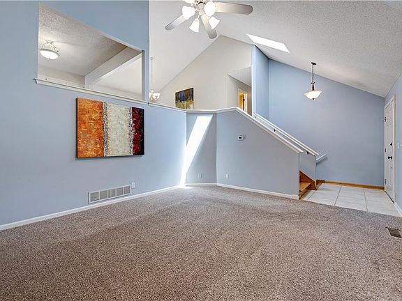 4th image of 15768 Horton Ct