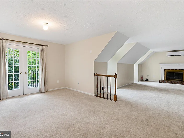 9708 Locust Hill Dr — Photo 25