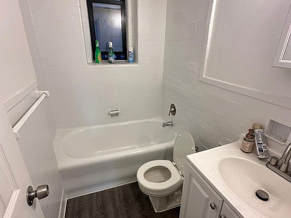 3rd image of 45 E Mosholu Pkwy N APT 1M