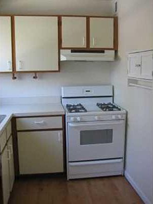 3rd image of 370 Hartman Ln