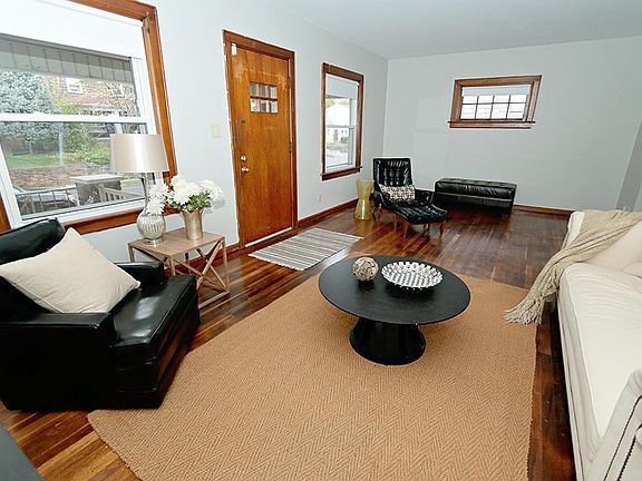 2nd image of 522 Columbian Ave