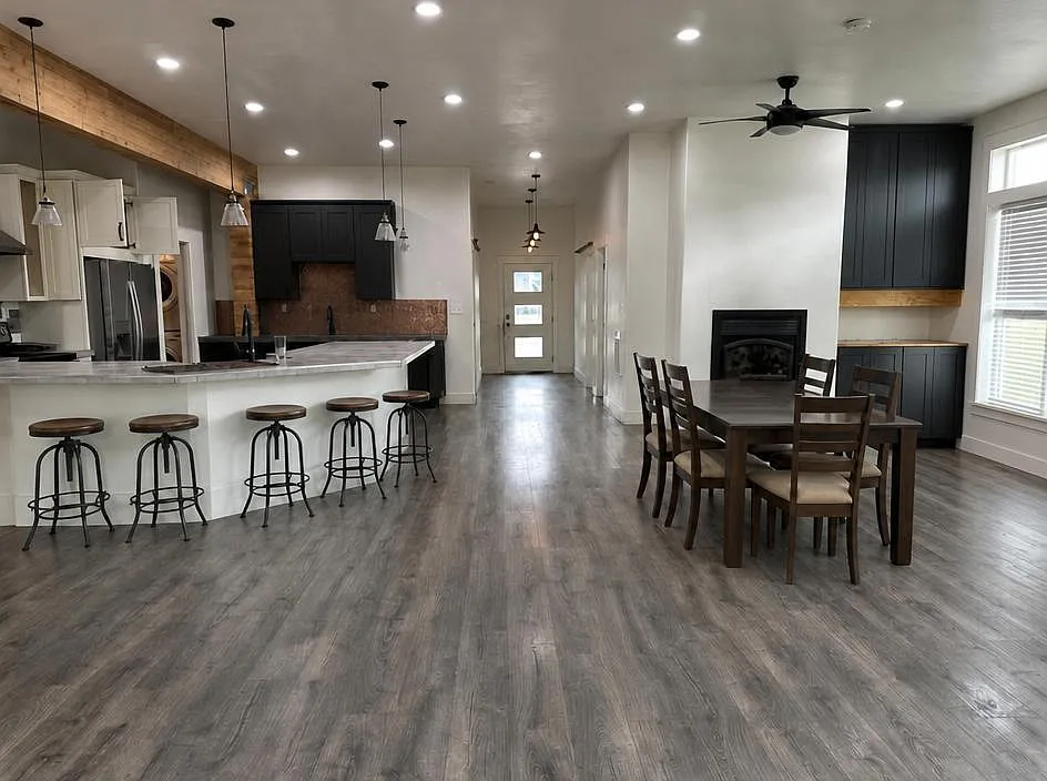 3 bed, 1810 sqft, $3,375 — Photo 3