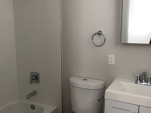 4th image of 530 NE 20th St #11467125
