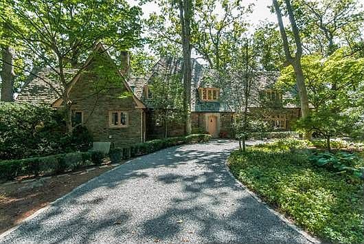 3rd image of 8 Oak Ln