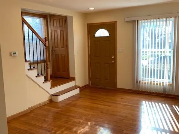 1715 White St, Des Plaines, IL 60018